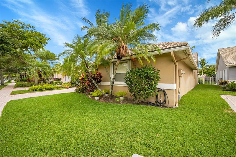 Image 7 of 47 For 5230 Grande Palm Cir