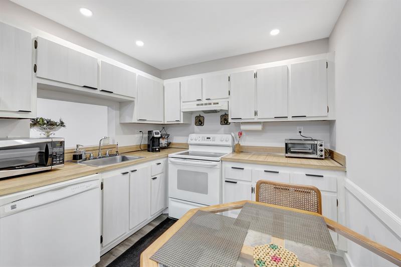 Image 10 of 29 For 2800 Somerset Drive  218j