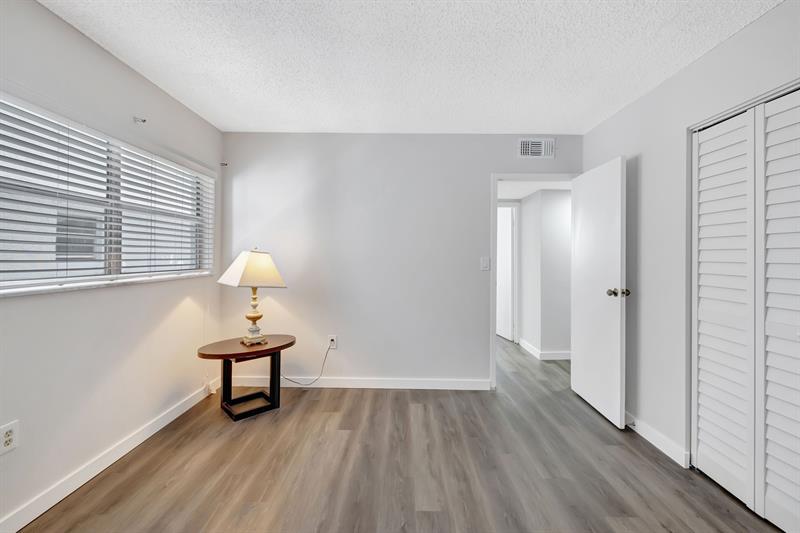 Image 16 of 29 For 2800 Somerset Drive  218j