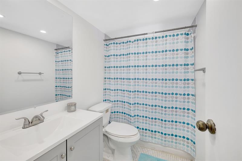 Image 17 of 29 For 2800 Somerset Drive  218j