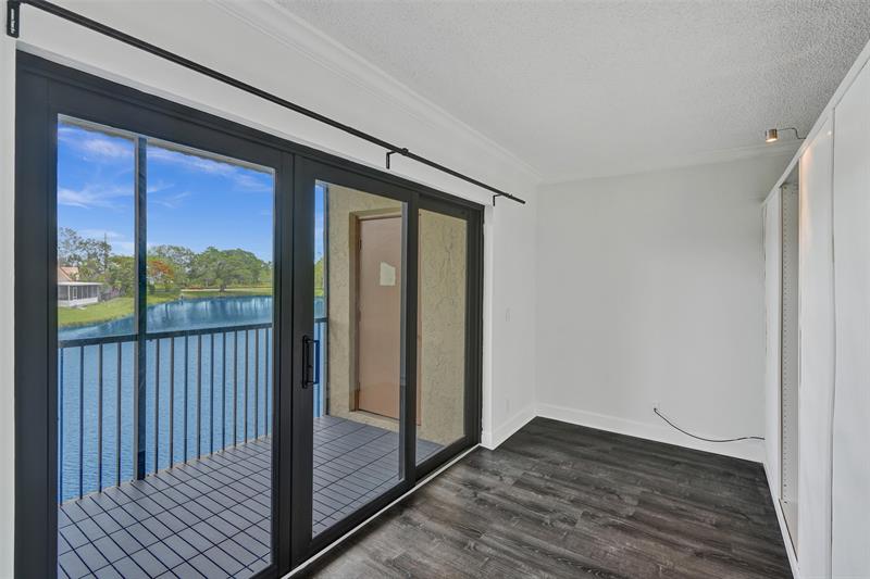 Image 31 of 33 For 374 Lakeview Dr  203