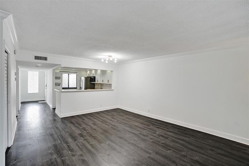 Image 6 of 33 For 374 Lakeview Dr  203