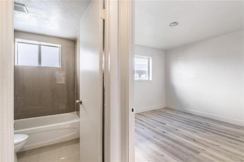 Image 4 of 8 For 16651 18th Ave  B1-2