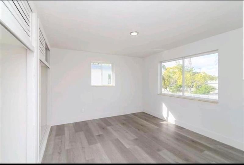 Image 7 of 8 For 16651 18th Ave  B1-2