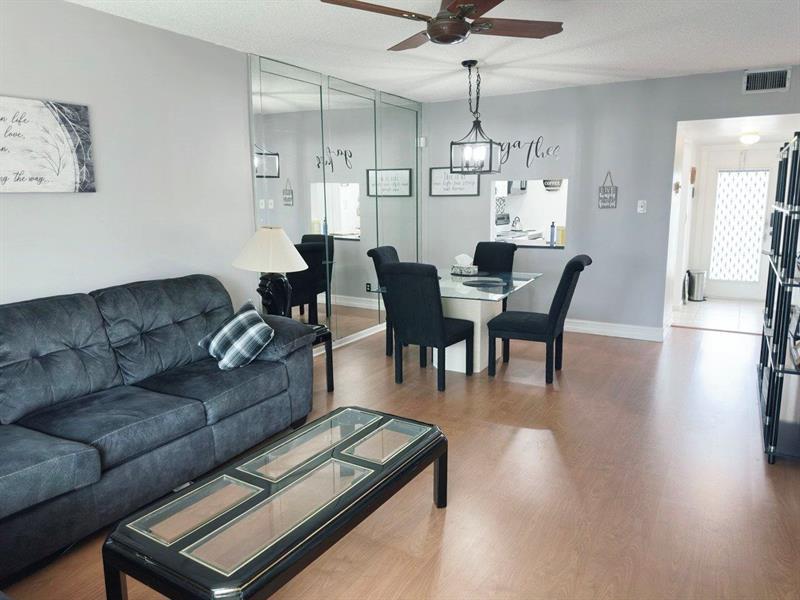 Image 3 of 12 For 7505 5th Pl  203