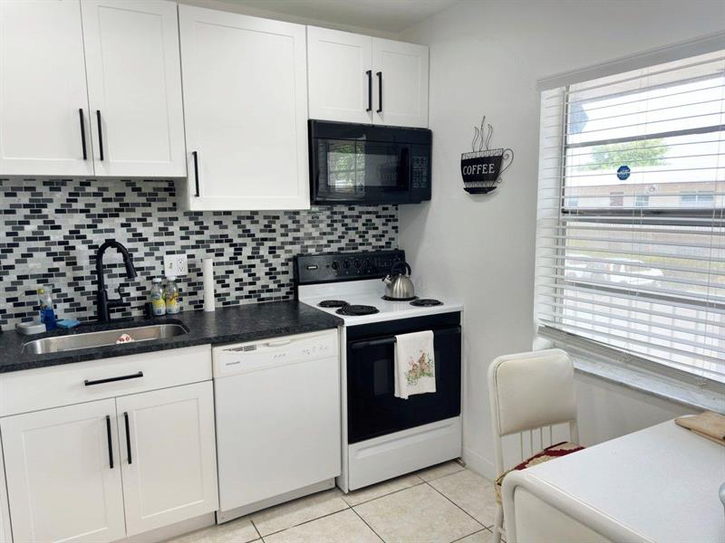 Image 5 of 12 For 7505 5th Pl  203