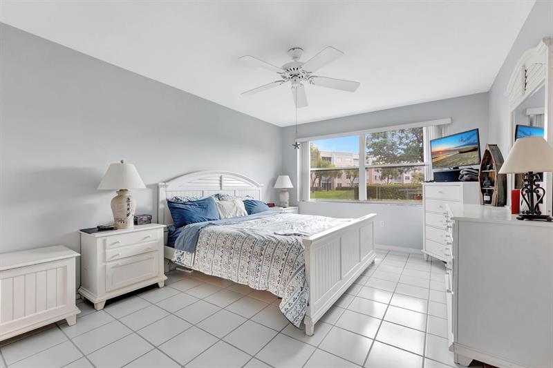 Image 11 of 22 For 10217 24th Pl  101