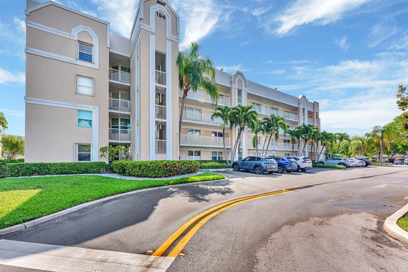 Image 3 of 22 For 10217 24th Pl  101