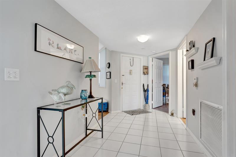 Image 4 of 22 For 10217 24th Pl  101
