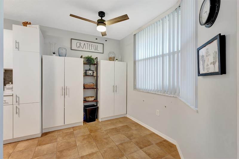 Image 7 of 22 For 10217 24th Pl  101