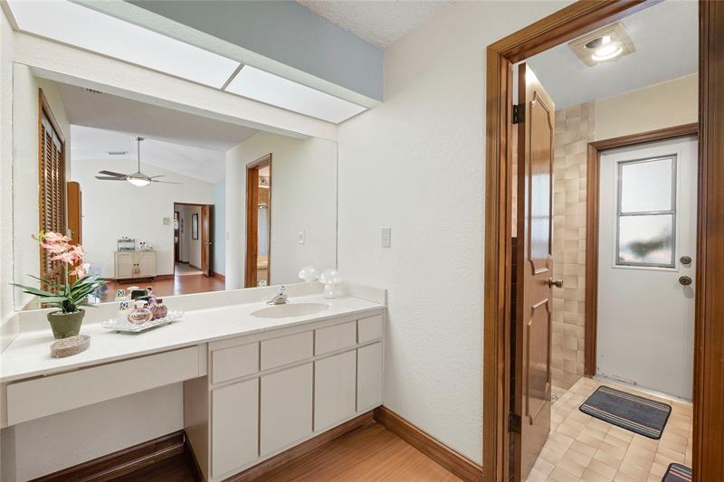 Image 31 of 40 For 11217 10th Manor