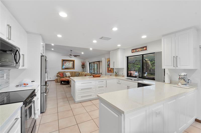 Image 6 of 40 For 11217 10th Manor