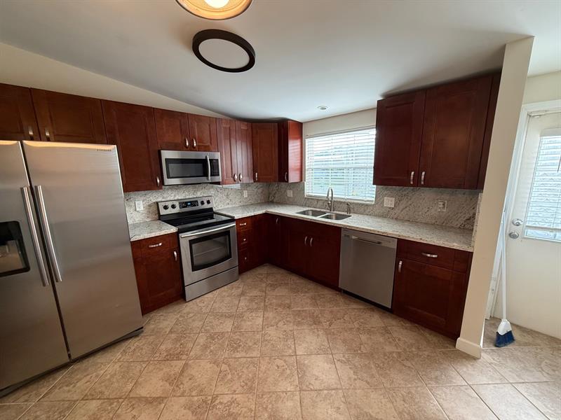 Image 4 of 9 For 8550 23rd Pl