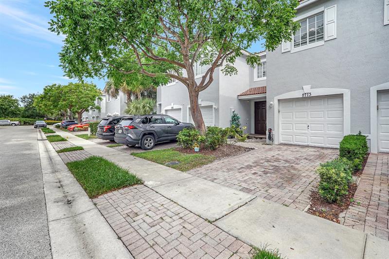 Details for 8713 Cypress Walk Ct, Tamarac, FL 33321