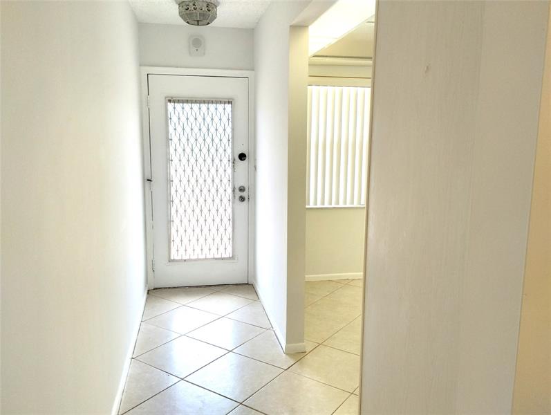 Image 4 of 50 For 2403 Antigua Cir  E3