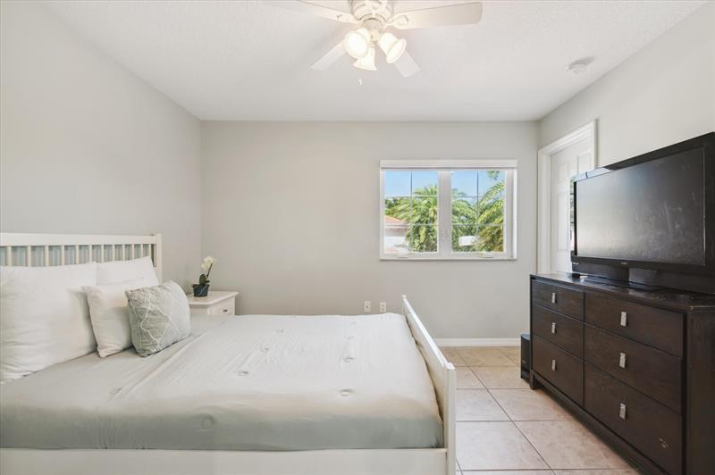 Image 17 of 20 For 2325 5th St  