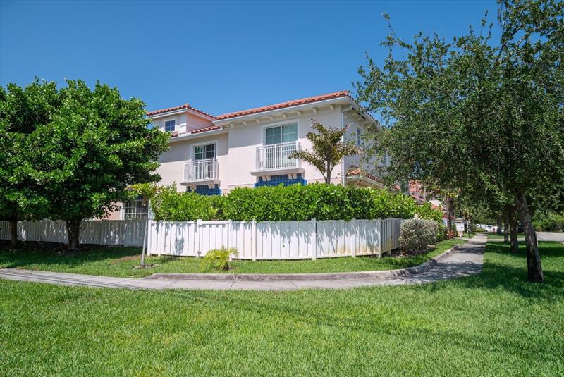 Image 3 of 20 For 2325 5th St  