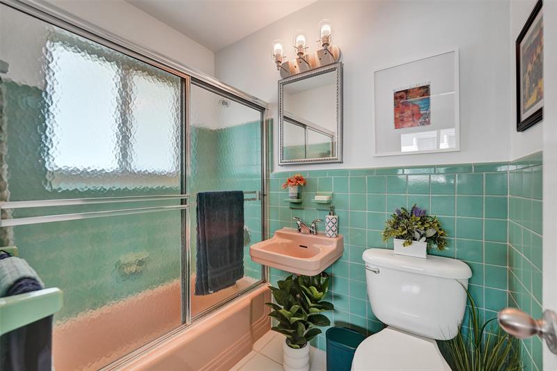 Image 21 of 51 For 1055 15th St  14c