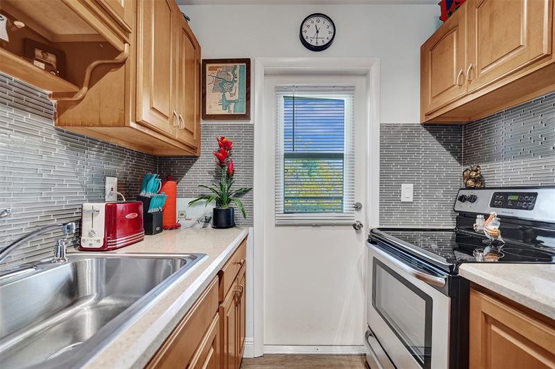 Image 28 of 51 For 1055 15th St  14c