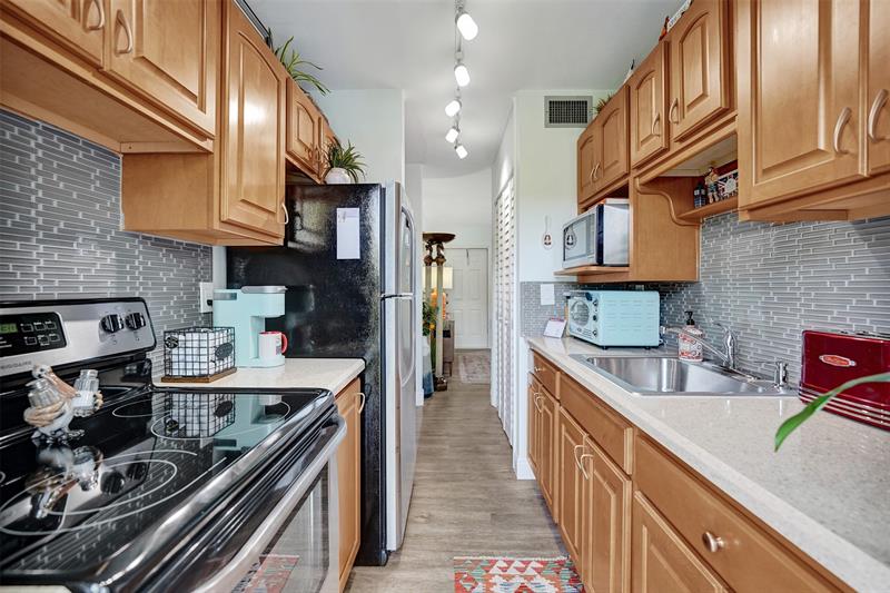 Image 29 of 51 For 1055 15th St  14c