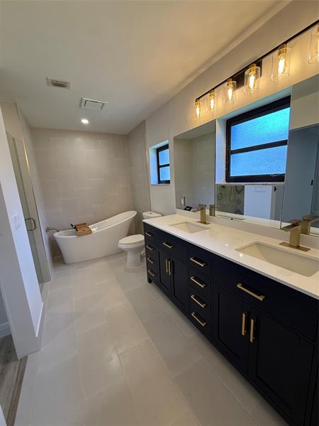 Image 11 of 20 For 4705 Fountains Dr S  4705