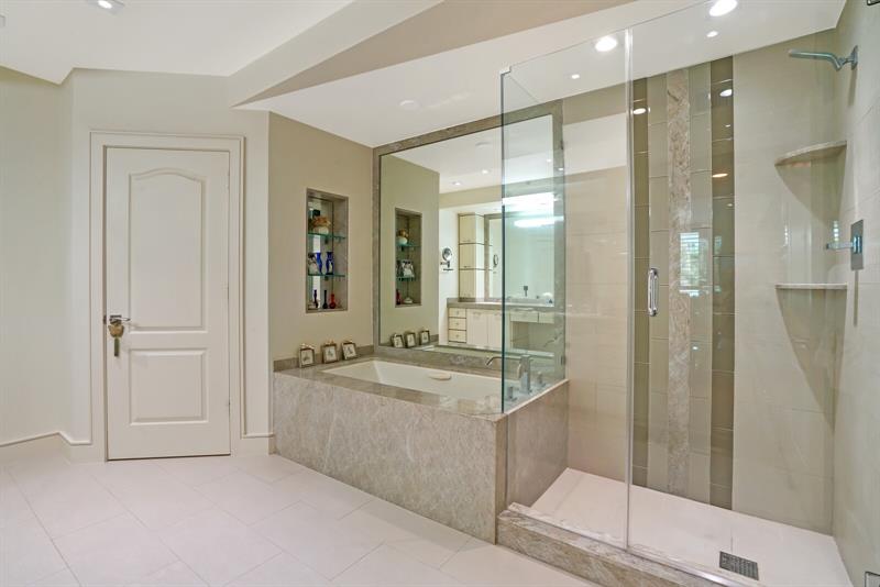 Image 17 of 58 For 550 Mizner Blvd  B209