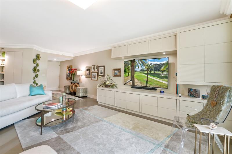 Image 3 of 58 For 550 Mizner Blvd  B209