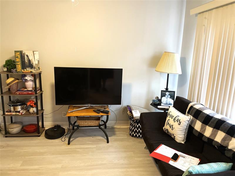 Image 6 of 40 For 7750 79th Ave  H4
