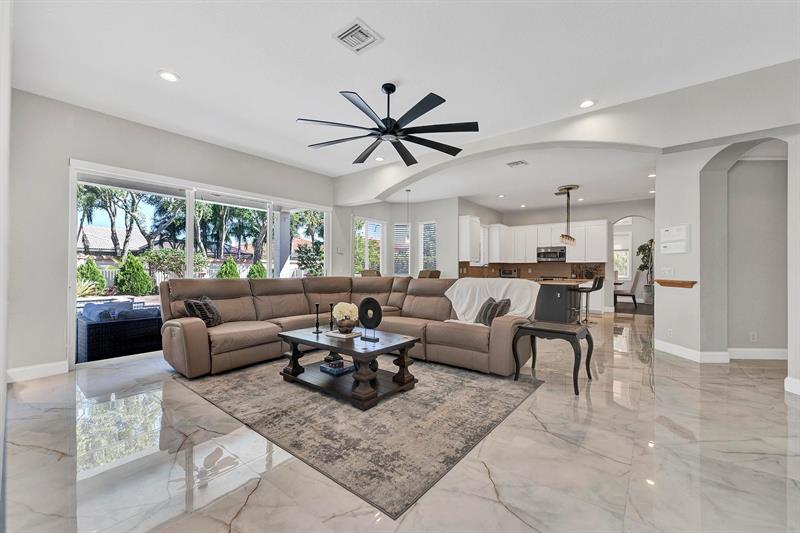 Image 10 of 47 For 4306 Mariners Cove Drive