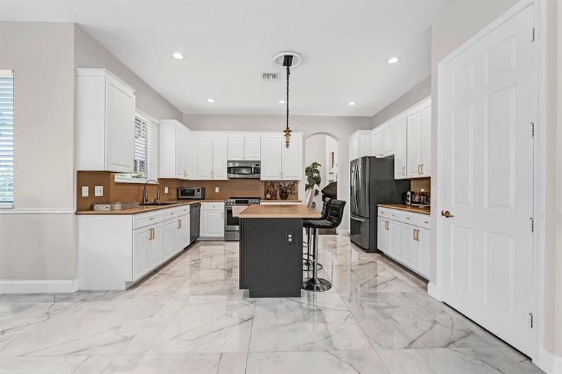 Image 12 of 47 For 4306 Mariners Cove Drive