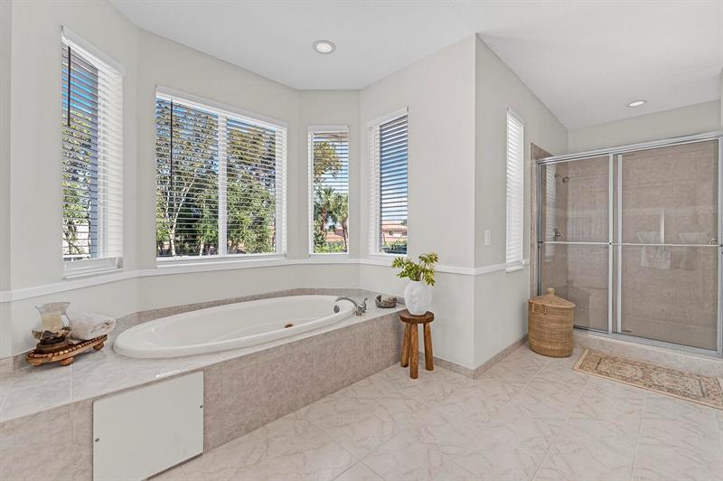 Image 21 of 47 For 4306 Mariners Cove Drive