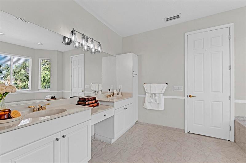 Image 22 of 47 For 4306 Mariners Cove Drive