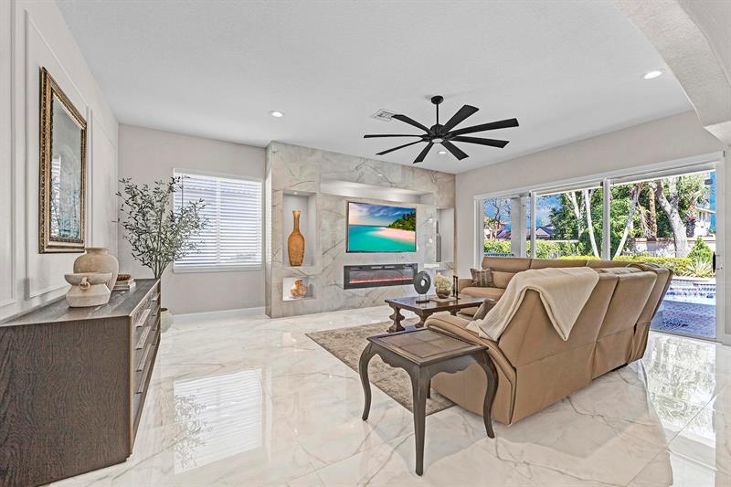 Image 9 of 47 For 4306 Mariners Cove Drive