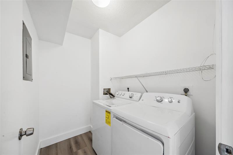 Image 11 of 29 For 6269 Pointe Regal Cir  210