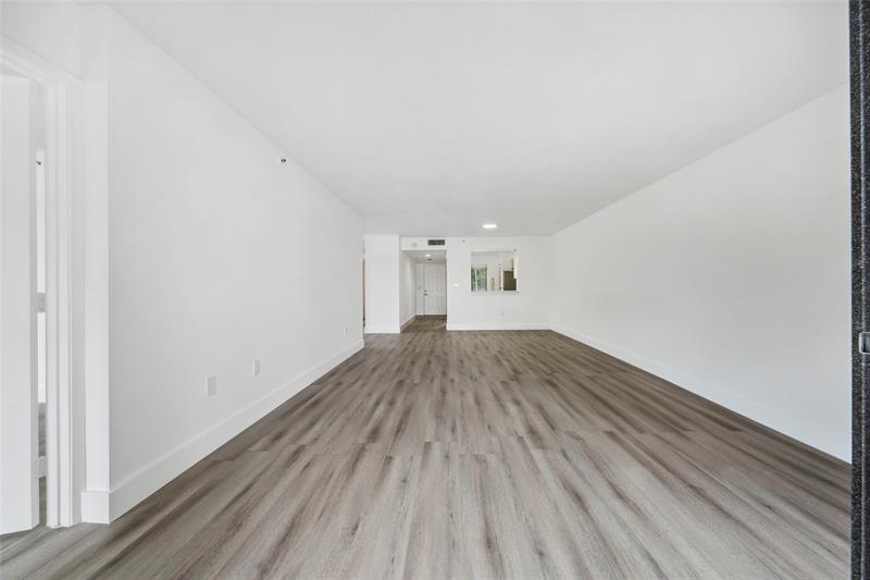 Image 16 of 29 For 6269 Pointe Regal Cir  210