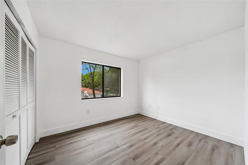 Image 18 of 29 For 6269 Pointe Regal Cir  210