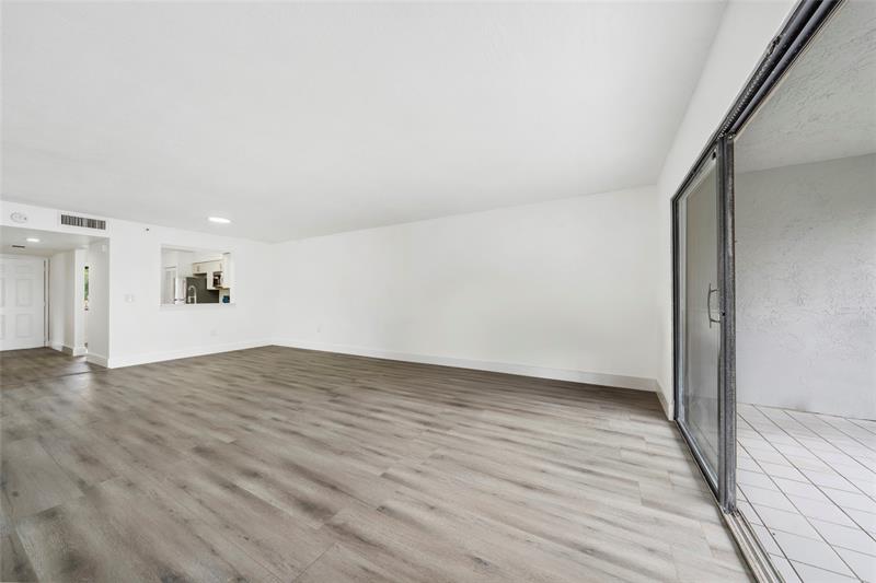 Image 24 of 29 For 6269 Pointe Regal Cir  210
