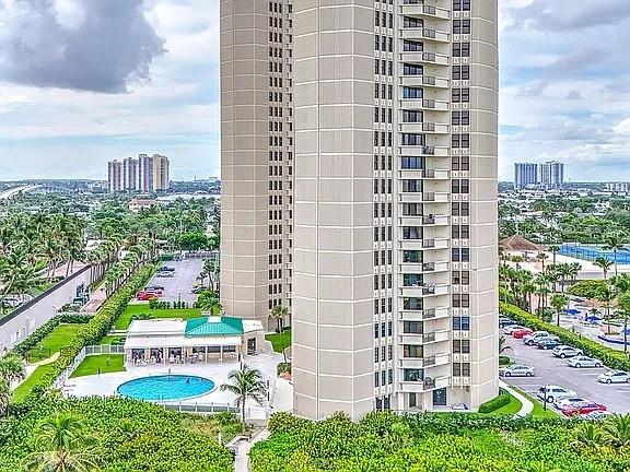 Image 18 of 62 For 2800 Ocean Dr  A5b