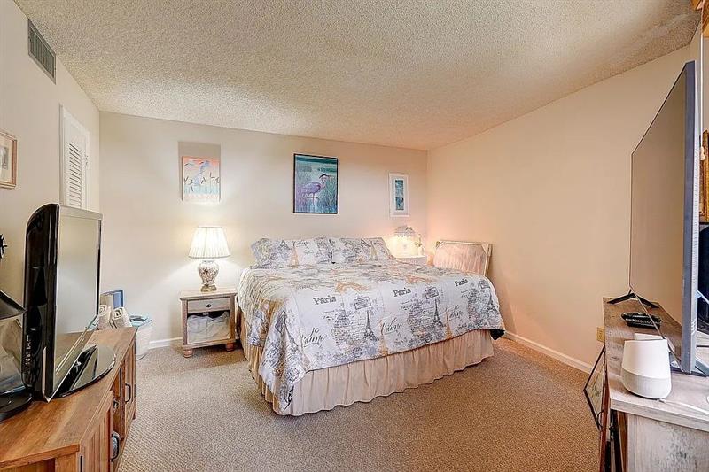 Image 37 of 62 For 2800 Ocean Dr  A5b