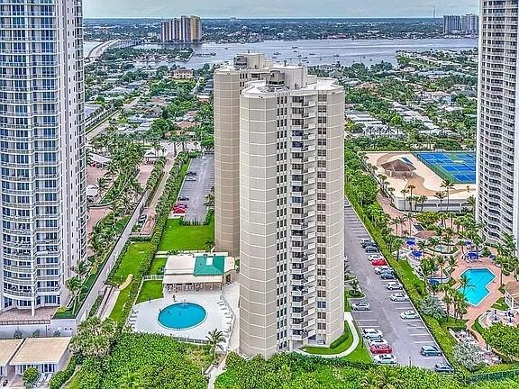 Image 9 of 62 For 2800 Ocean Dr  A5b