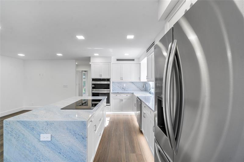 Image 13 of 33 For 5520 Ocean Blvd  111