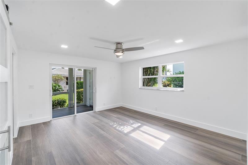 Image 21 of 33 For 5520 Ocean Blvd  111
