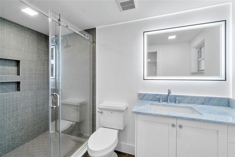 Image 23 of 33 For 5520 Ocean Blvd  111