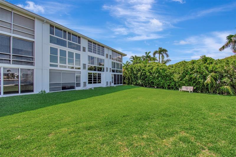 Image 27 of 33 For 5520 Ocean Blvd  111