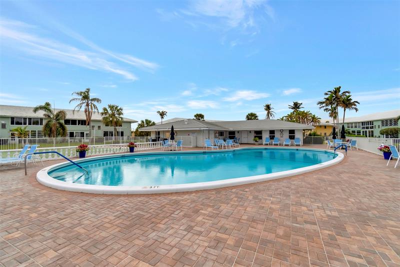 Image 6 of 33 For 5520 Ocean Blvd  111