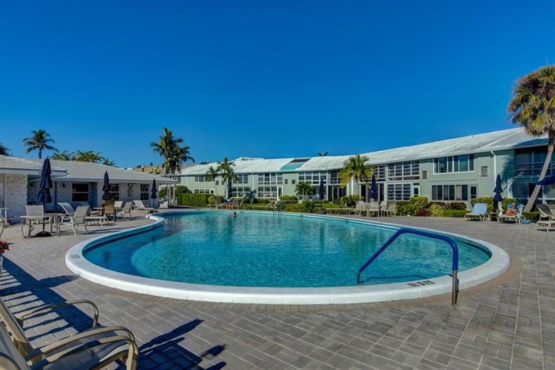 Image 7 of 33 For 5520 Ocean Blvd  111