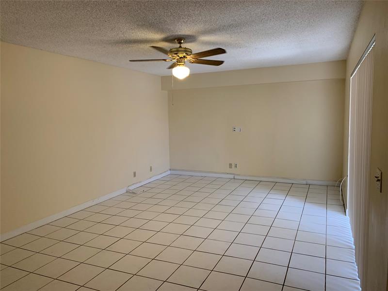 Image 10 of 34 For 2944 Waterford Dr  2944