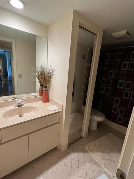 Image 18 of 34 For 2944 Waterford Dr  2944