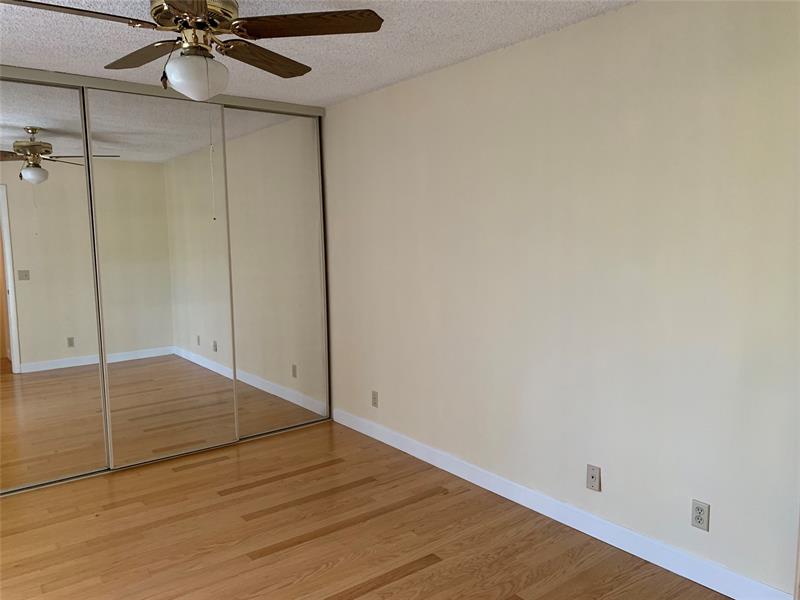 Image 23 of 34 For 2944 Waterford Dr  2944