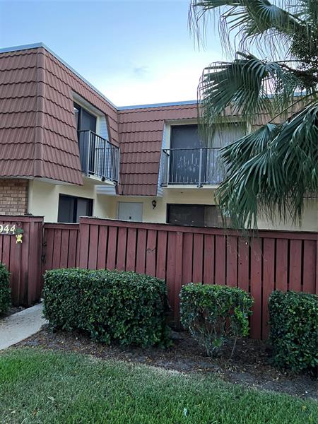Image 29 of 34 For 2944 Waterford Dr  2944